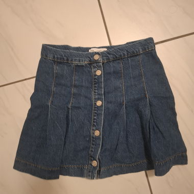 Jupe en jean à patte boutonnée