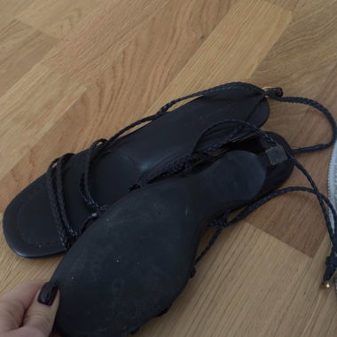 Sandali slingback neri con cinturini intrecciati Massimo Dutti