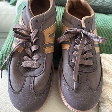 Brown low-top shoes size 41