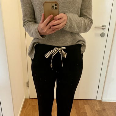 Schwarze Stoffhose von Mango 