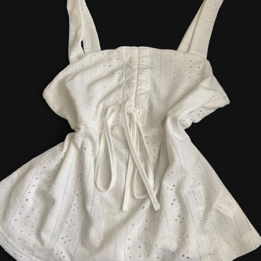 Top bianco con spalline