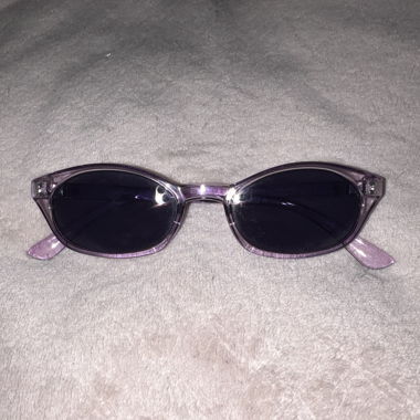 Lunettes de soleil vintage violettes 
