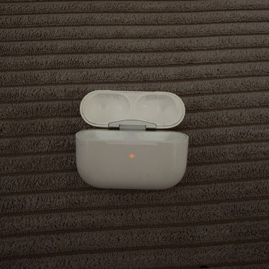 Boitier AirPods blanc