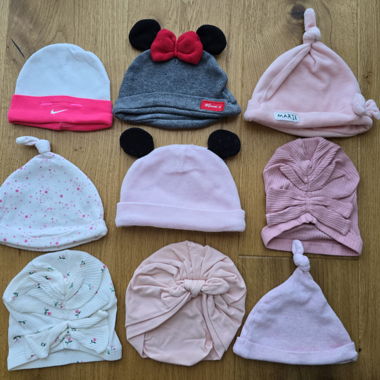 Set di 9 cappellini per neonata