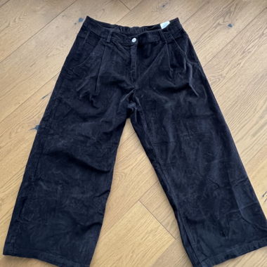 Pantalon en velours côtelé foncé