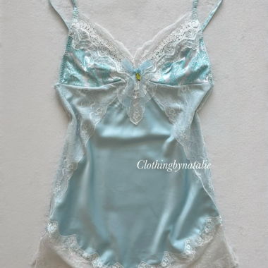 Mini-Kleid aus Hellblauem Satin Grösse S