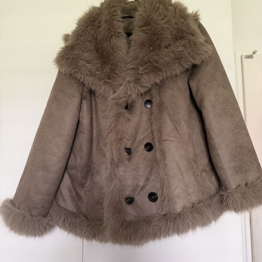 Manteau effet daim et col fourrure marron