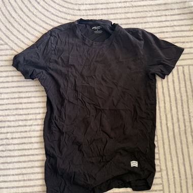 Schwarzes T-Shirt
