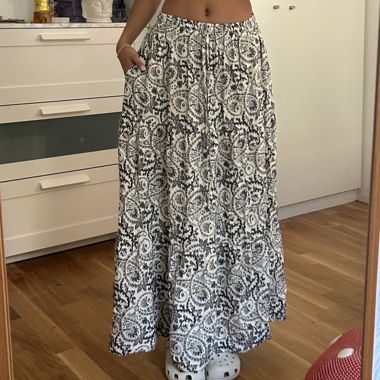 Maxi skirt with pockets and elastic waist