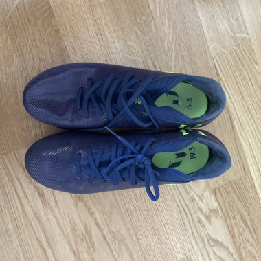 Adidas blaue Messi-Fussballschuhe