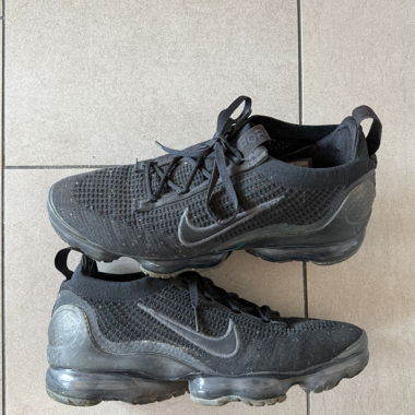 Black Nike Vapormax sneakers
