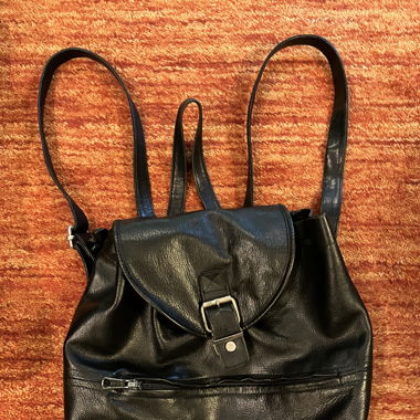 Sac à dos en cuir noir 