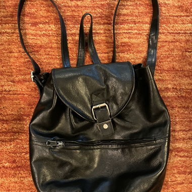 Sac à dos en cuir noir 