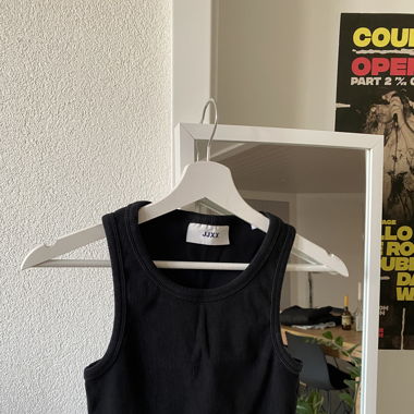 Simple black top