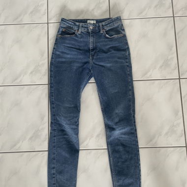 Dunkelblaue Jeans