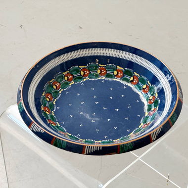 Assiette creuse en céramique, peinte à la main, probablement d’Europe de l’Est