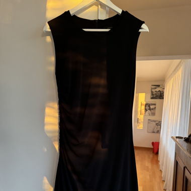 Mini scrunched black dress