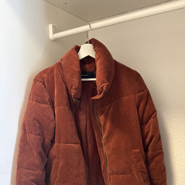 Rostfarbene Steppjacke 