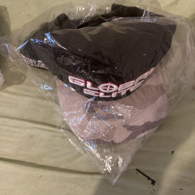 Cappellino nero e rosa