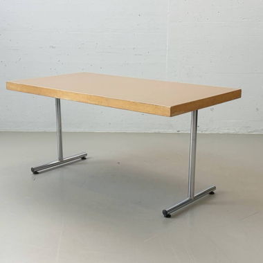 Practical foldable tables by MEER