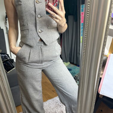 Ensemble gris avec gilet