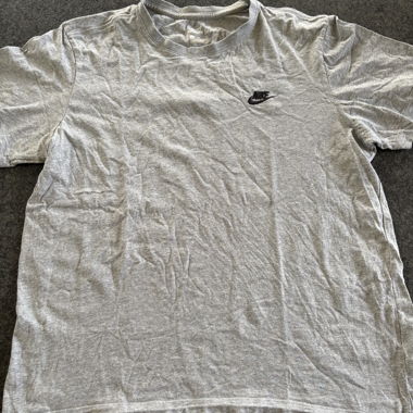 T-shirt Nike grigio