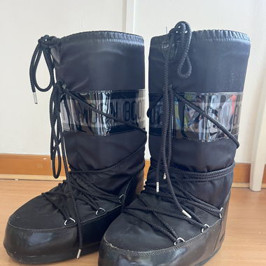 black moon boots 