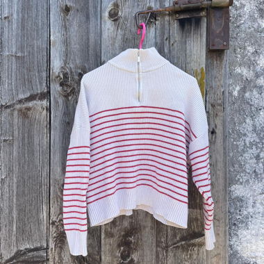 Gestreifter Strickpullover