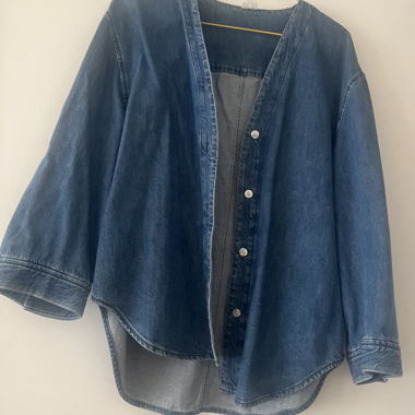 Chemise en jean à encolure en V d’Arket