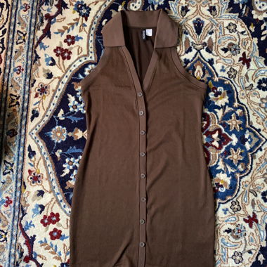 Braunes Minikleid