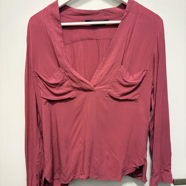 Blouse with special cut
