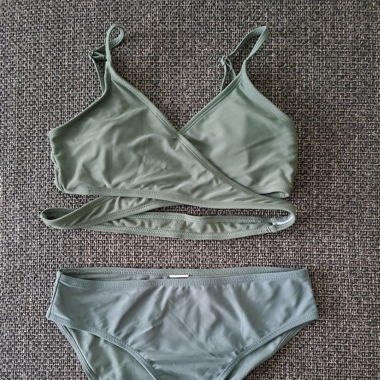 Bikini et short fille 12-13 ans