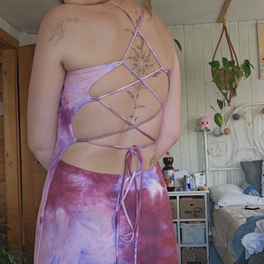 Enges Kleid