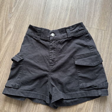 BLACK CARGO SHORTS