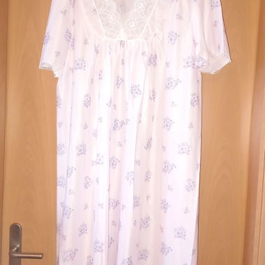 Camicia da notte floreale rosa e bianco