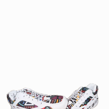 Sneakers mit Zeichen