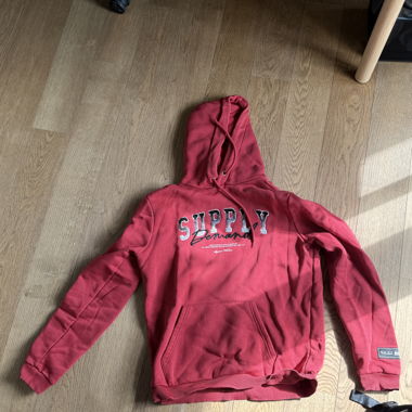Supply & Demand roter Hoodie Grösse M