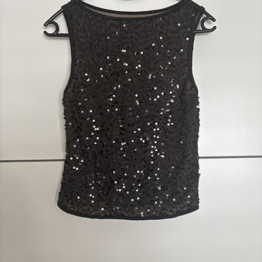 Top noir à paillettes