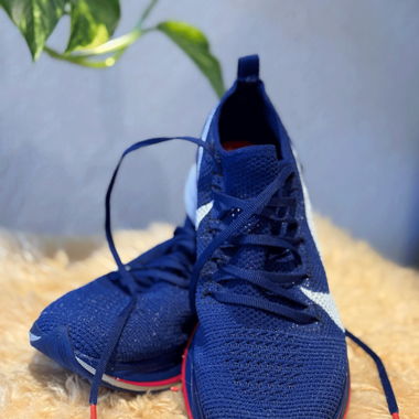 Women's Nike Vaporfly 4 FLYKNIT Size 6 US/38.5 EU