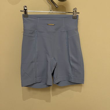 Short de sport bleu ciel