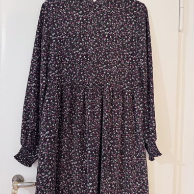 Geblümtes Kleid