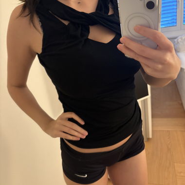 Schwarzes Damen-Top mit Knotendetail