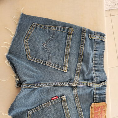 Short Levis
