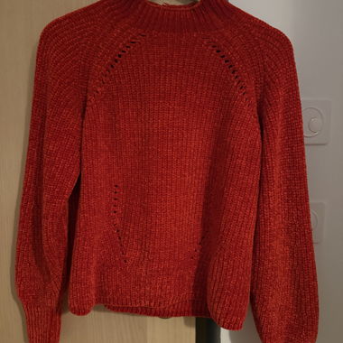 Pull en maille rouge