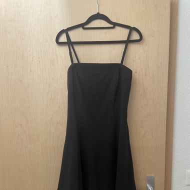 Schwarzes Cocktailkleid A-Linie