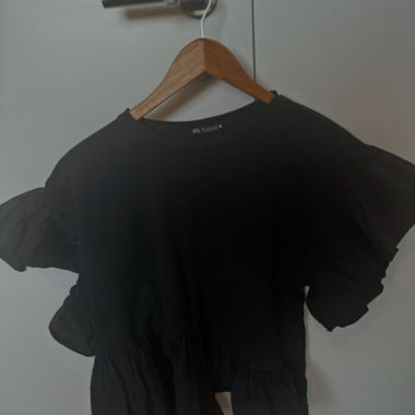 T-shirt mit Rüschen