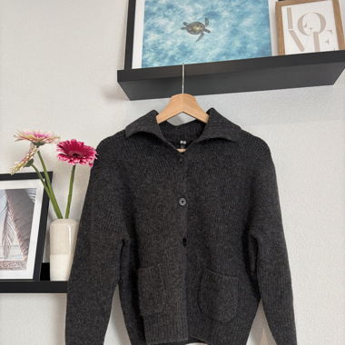 Dunkelgrauer Cardigan