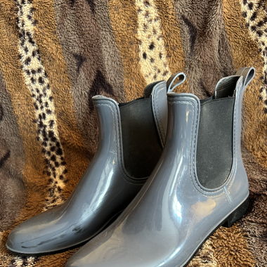 GUMMISTIEFELETTE