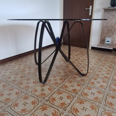 Table de salle à manger en verre ambré