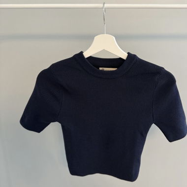 Mabel Kurzarm Strickbluse – Marineblau